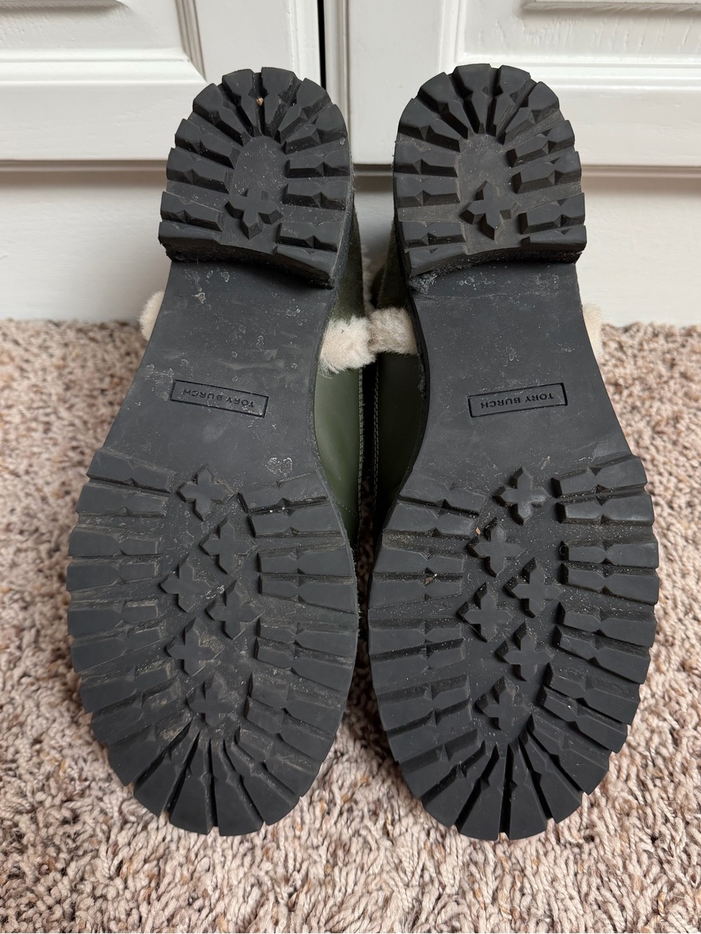 Tory Burch Cooper Shearling Lug Sole Boots in Forest Green Suede Size 8.5 - Picture 10 of 15